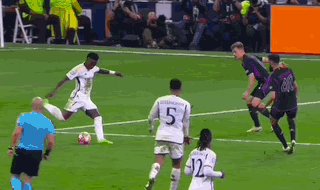 1715229119066092160.gif 九游娱乐APP入口-失误葬送整场出色发挥,拜仁成也诺伊尔败也诺伊尔