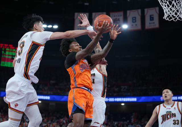 九游娱乐互动中心-CBA最新排名!上海狂胜北京杀回第2,黑马逼近前四,辽宁跌至第10