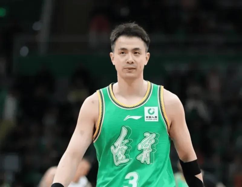辽宁虐四川52分!5首发齐爆,2小将轻松虐菜,亨特仍打不明白!